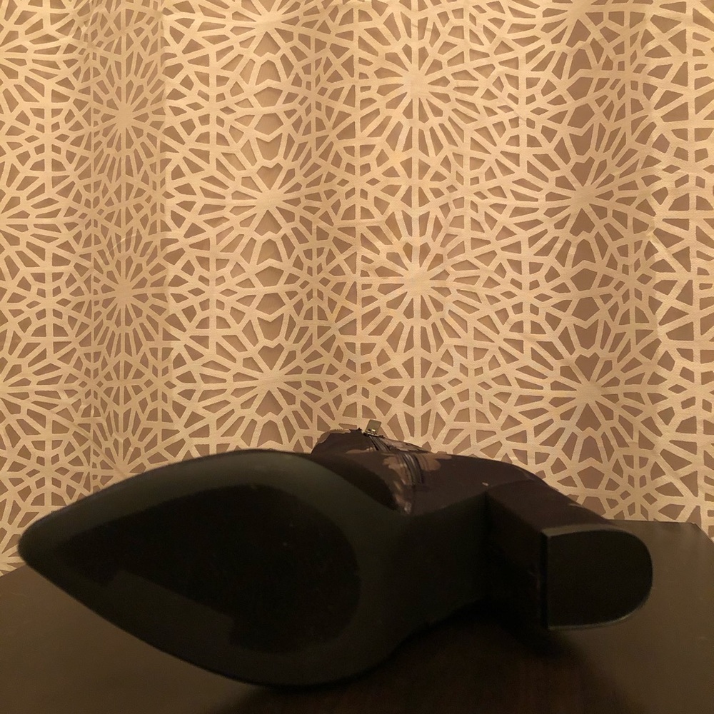 NWT Boutique Black Floral Print Metallic Booties - Picture 15 of 16